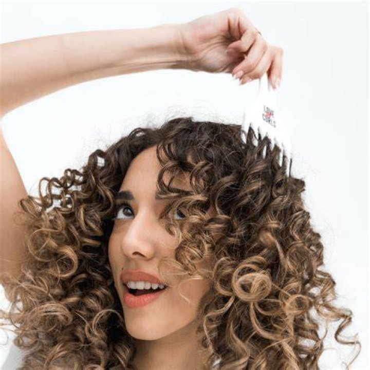 'Cocktailing' Products Is The Key For Styling Curly Hair