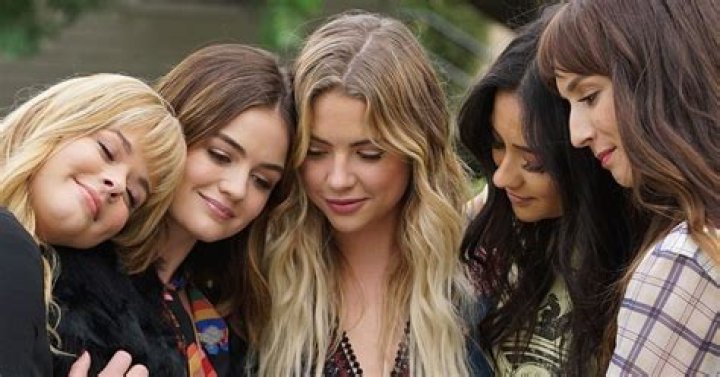 9 Bitter Rivals Who Are Actually Great Friends In Real Life