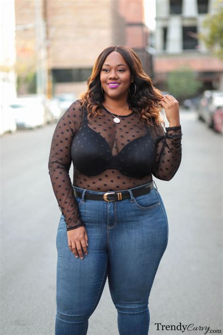 A Curvy Girl's Guide to Bathing Suits Her Campus