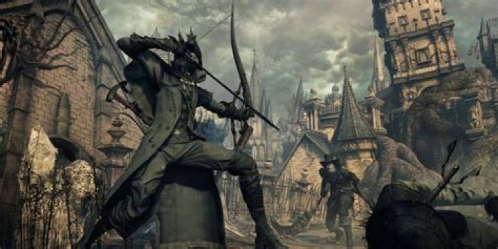 A hunter wielding Simon's Bowblade in Bloodborne.