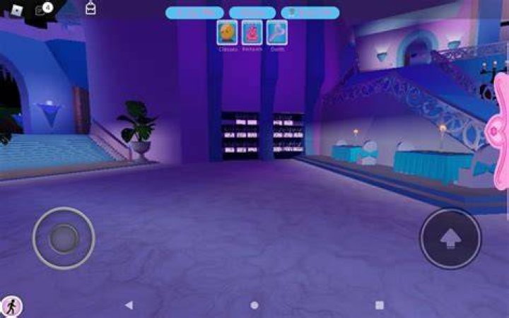 A screenshot from Royale High in Roblox!