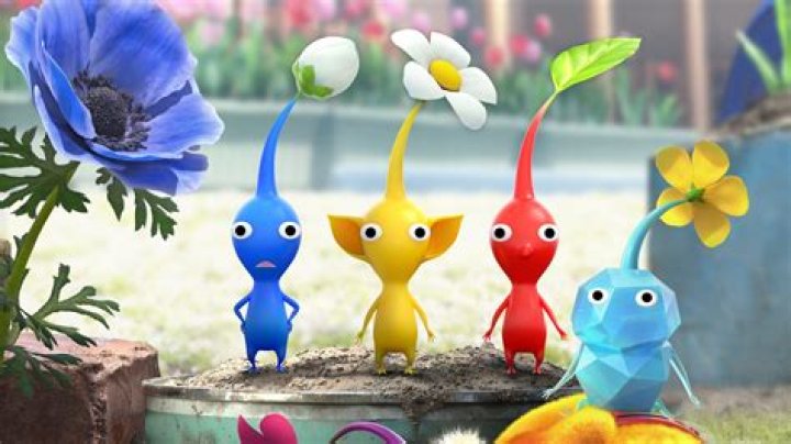 A Yellow and Blue Pikmin work together to carry a berry in Pikmin 3 Deluxe