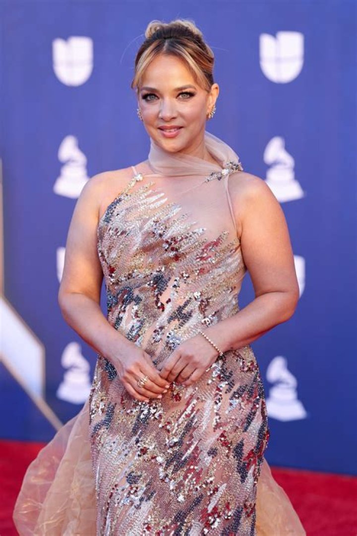 Adamari L&oacute;pez con glamour y elegancia PEOPLE EN ESPA&Ntilde;OL