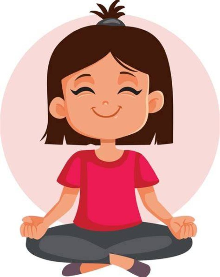 Adorable Girl Calmly Meditates in Class in TikTok Video, Social Media Admires Child's Inner Peace