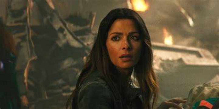 Adrianna Tomaz looks behind her back in Black Adam