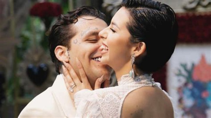 AEI Noticias Christian Nodal besa a Carolina Ross en concierto