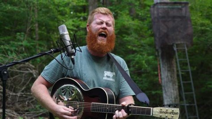 After Factory Worker Turned Singer Got Swept Into Controversy With Country Song,
Joe Rogan Heaps Praise on Viral “Rich Men North of Richmond” Creator Oliver
Anthony