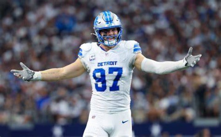 Aidan Hutchinson's Mom Getting Tons Of Attention From NFL Fans