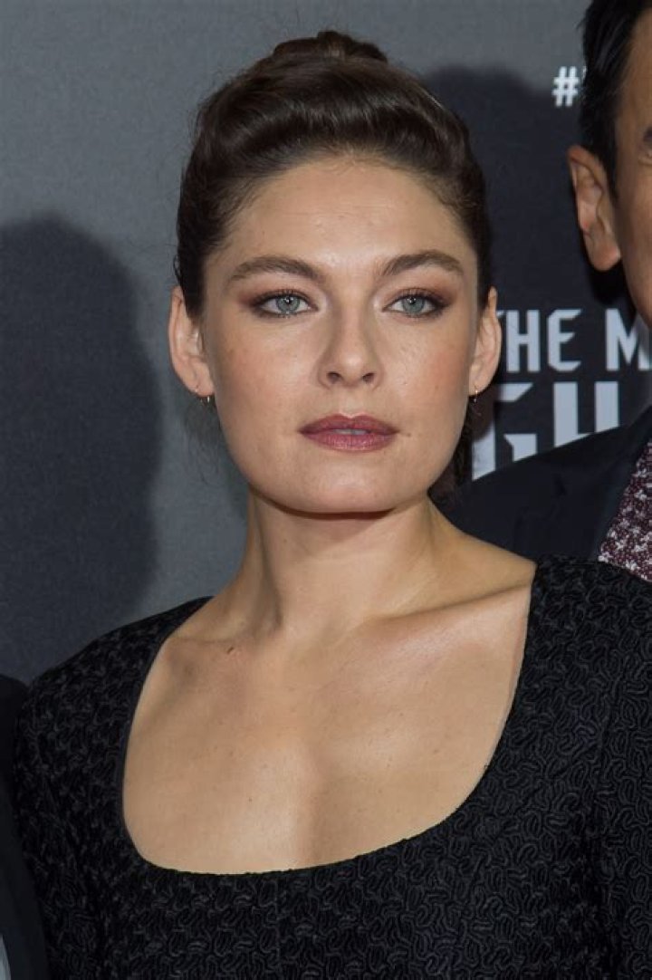 Alexa Davalos's Feet