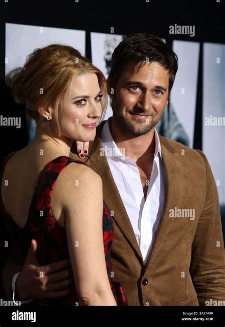 Alexandra Breckenridge and Ryan Eggold at The Walking Dead Ultimate Fan