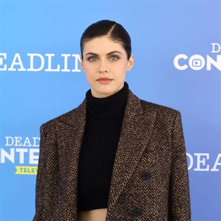 Alexandra Daddario Debuted a Chic Blunt Bob on the Emmys Red Carpet