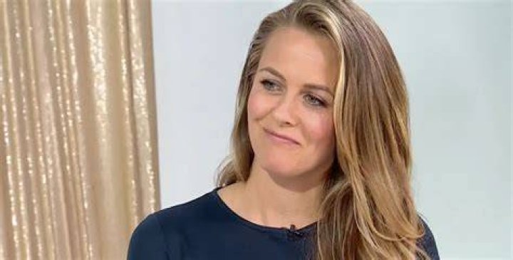 Alicia Silverstone Age, Net worth: Bio-Wiki, Weight, Kids, Partner
