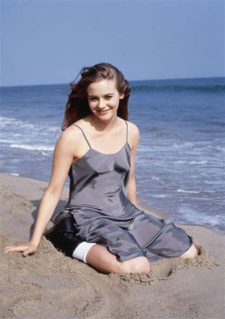 Alicia Silverstone looks cool wearing tortoiseshell sunglasses in The Crush