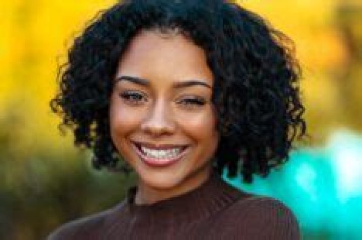 Alix Lapri Singer, Actress