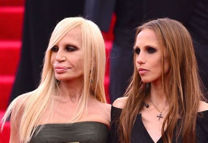 Allegra with her mother Donatella Versace in 2007. Photo / Getty