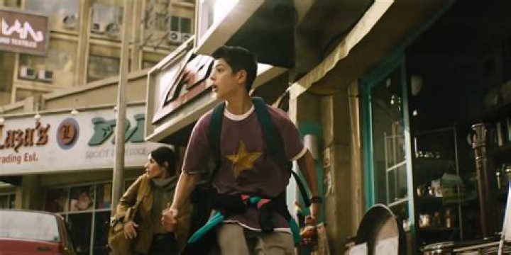 Amon Tomaz running in Black Adam 