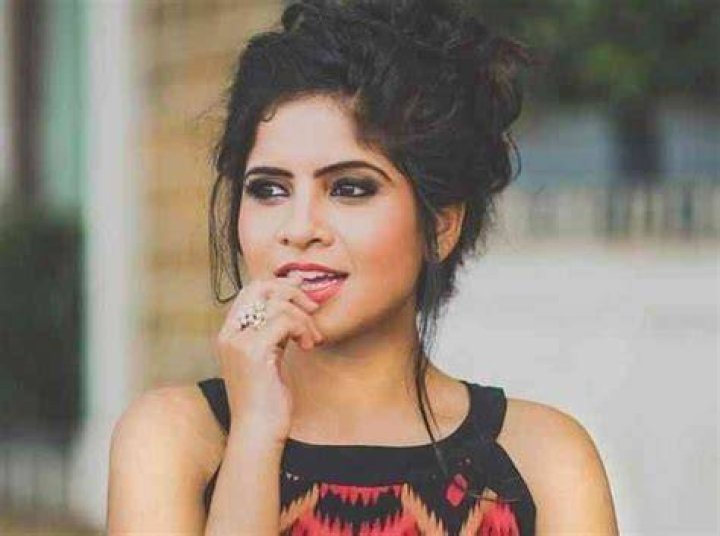 Amruta Deshmukh Age, Affairs, Net Worth, Height, Bio and More