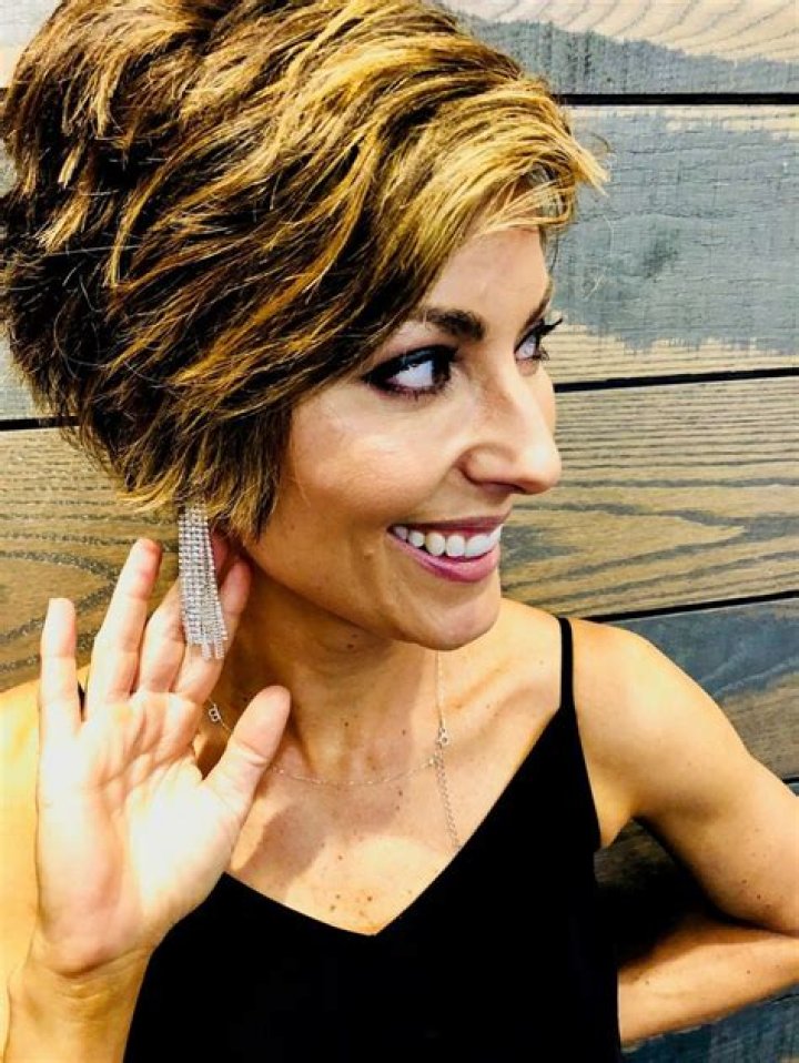 amy stran hairstyles Google Search Hair styles, Growing out short