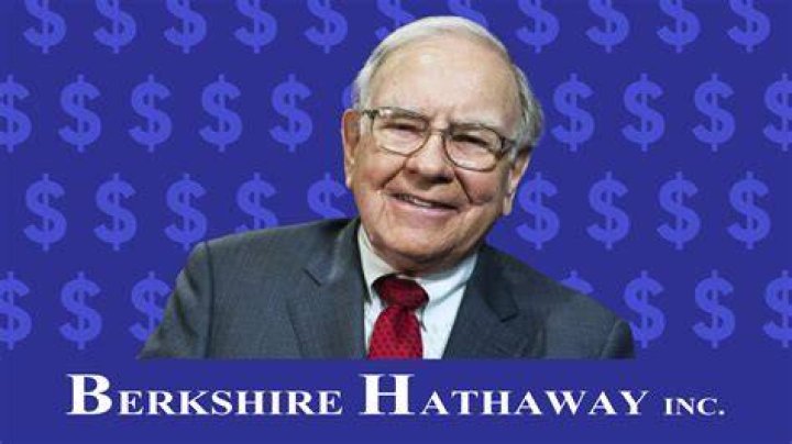 An overview of Warren Buffett's living room An overview of Warren Buffett's living room