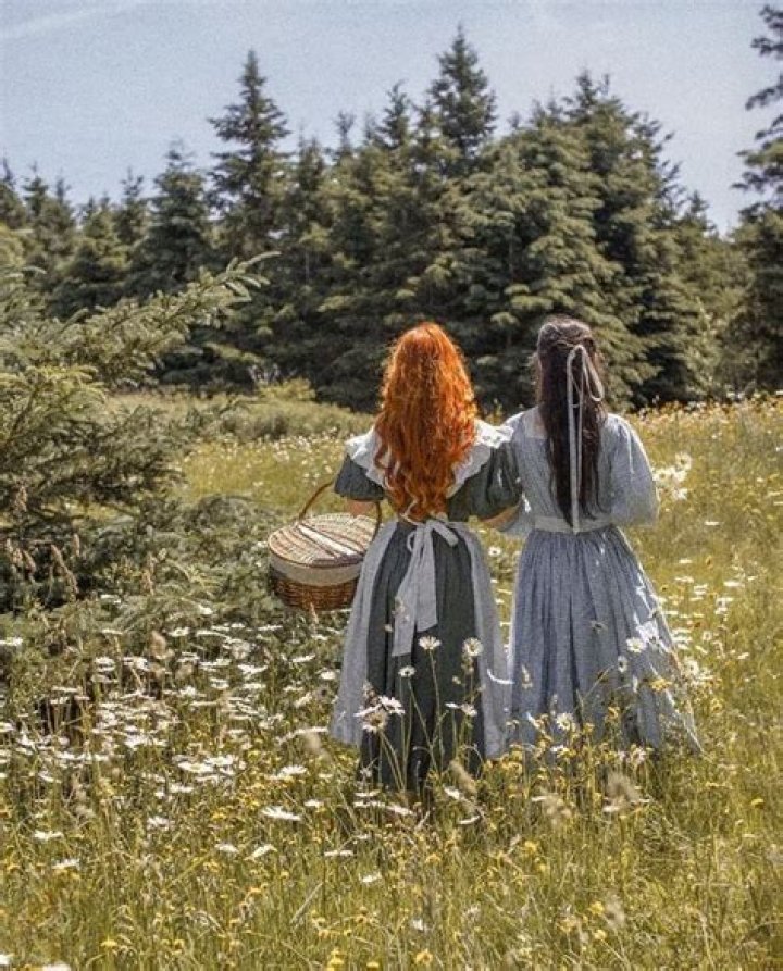 Anne and Diana in Anne with an E