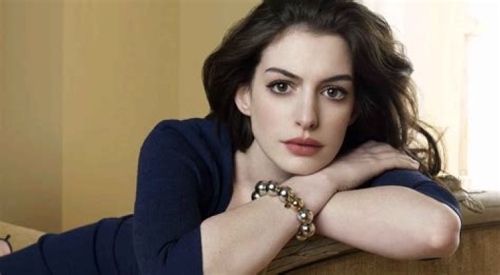 Anne Hathaway Height, Weight, Body Statistics, Net Worth and Husband