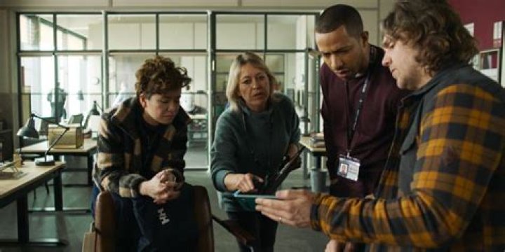 Annika and other detectives looking at something on a phone in Annika
