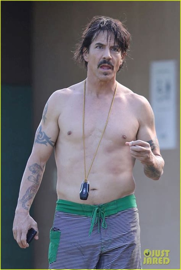 Anthony Kiedis Goes Shirtless at Age 50&mdash;See the Pic! E! Online UK
