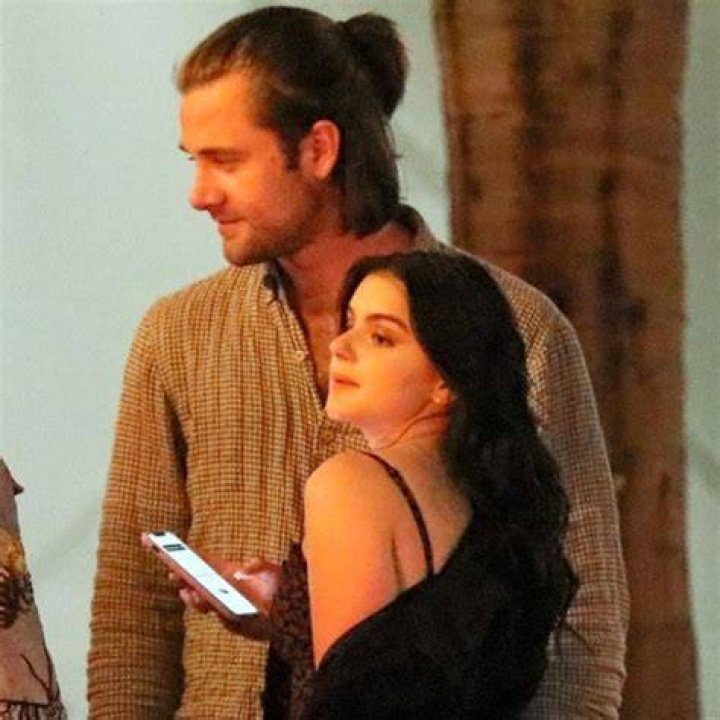 Ariel Winter Dating Luke Benwald After Levi Meaden Split