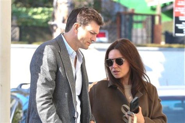 Ashton Kutcher News, Pictures, and Videos