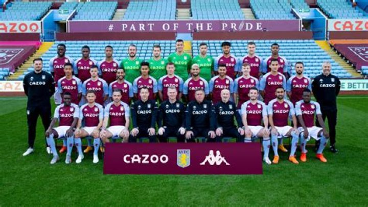 Aston Villa'nın kadın futbolcusu Alisha Lehmann bikinili pozlarıyla