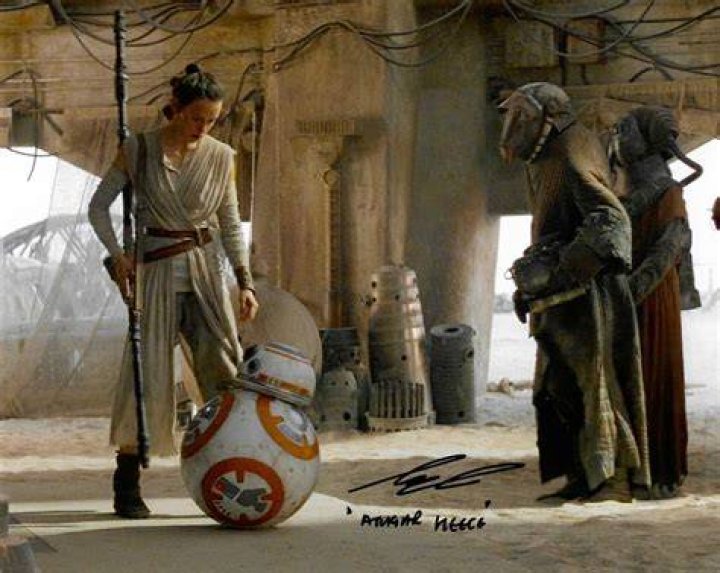 Athgar Heece with Rey BB-8 and Finn on Jakku in Star Wars The Force Awakens