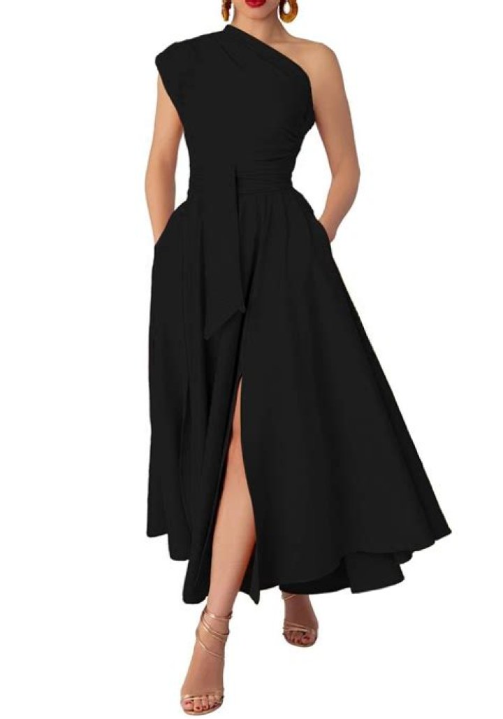 Backless one-shoulder ensemble with diamond straps