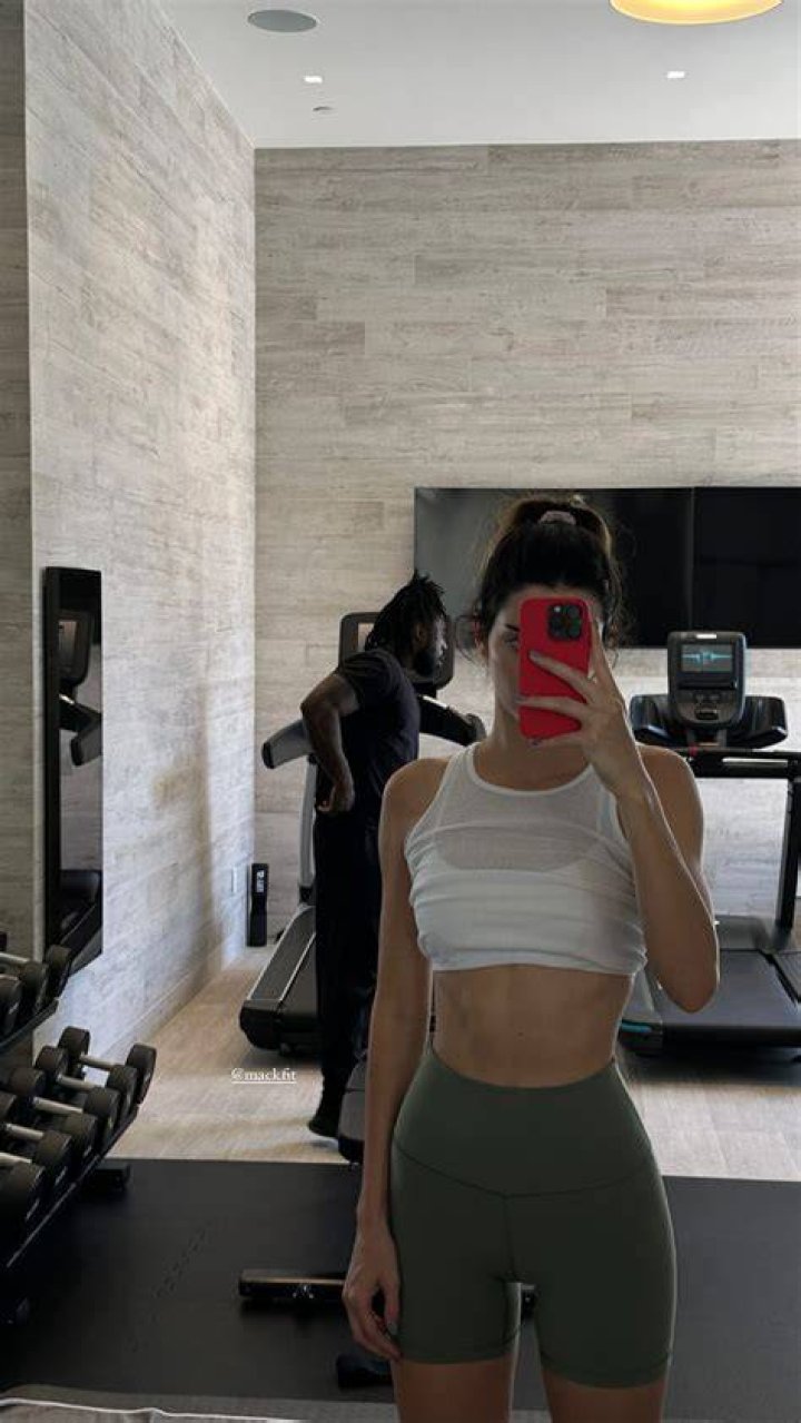 Beautiful South African fitness model wows fans with new hot photos