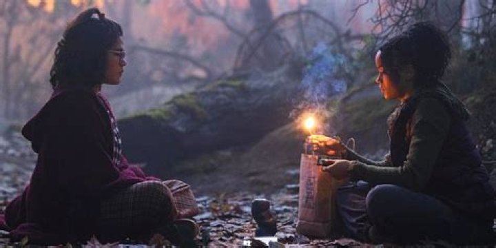 Becca and Izzy light the Black Flame Candle in Hocus Pocus 2