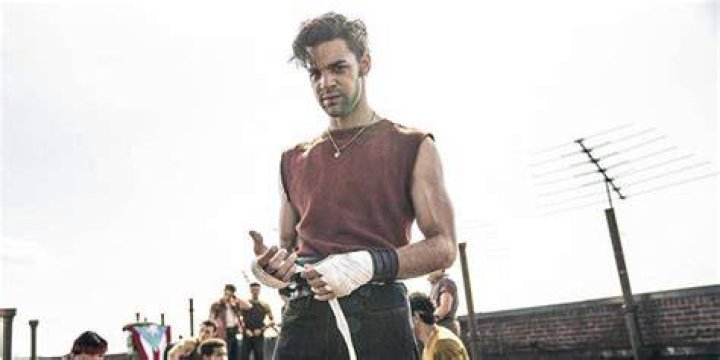 Bernardo wrapping his hands in West Side Story