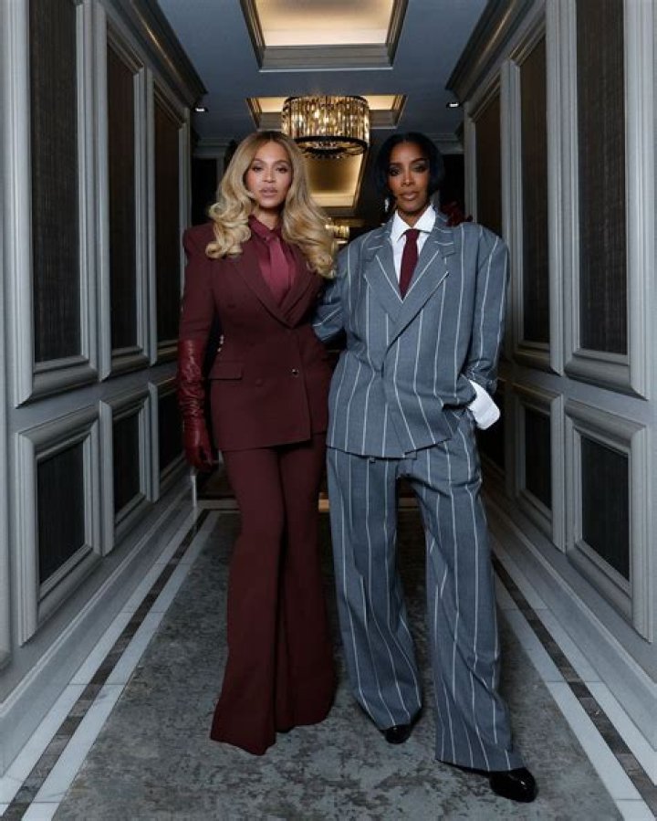 Beyonc&eacute; and Kelly Rowland are building houses in Texas.