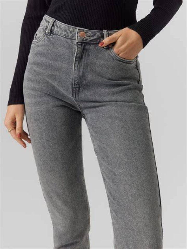 Bikini Models, Natalie, Mom Jeans, Capri Pants, Photo And Video