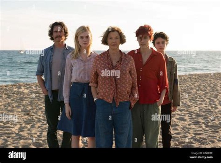 Billy Crudup, Elle Fanning, Annette Bening, Greta Gerwig and Lucas Jade Zumann in 20th Century Women