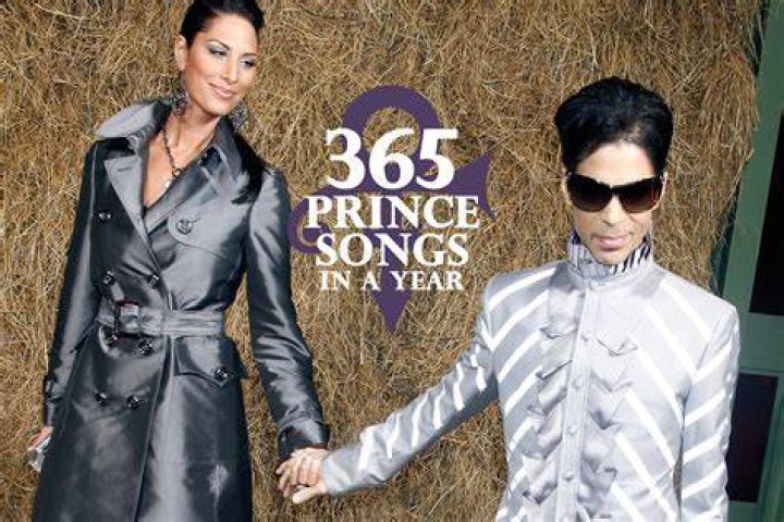 BRIA VALENTE PRINCE PROT&Eacute;G&Eacute;. Beautiful one, Hoop earrings, Women