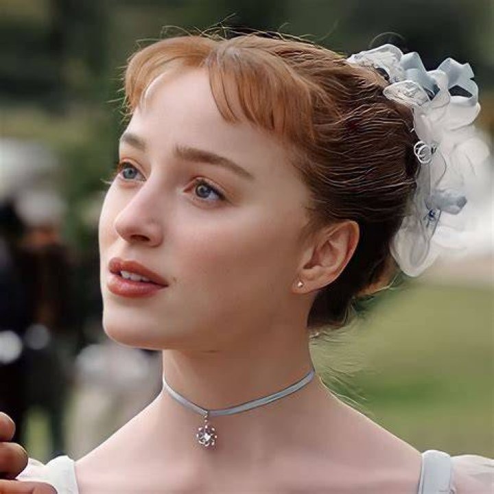 Bridgerton Daphne's Wedding Ring From Simon Is So Unique POPSUGAR