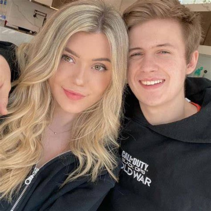 BrookeAB Height, Weight, Age, Boyfriend, Family, Facts, Biography