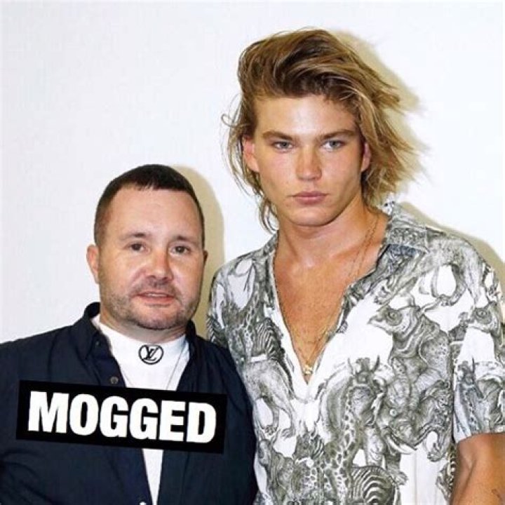 Brutal facial and Height mog by Jordan Barrett here. No mercy; MOG OR