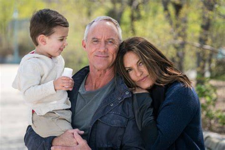 Burton Lowe's Connection To Olivia Benson In Law & Order: SVU Explained