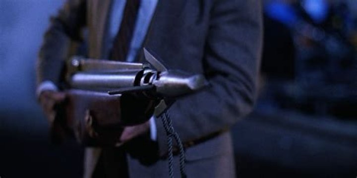 Callahan with a harpoon gun in The Dead Pool