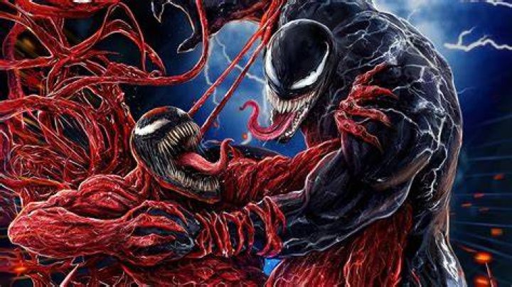 Carnage attacking Venom in Let There Be Carnage.