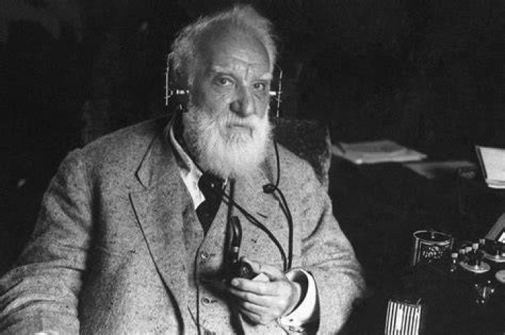 c&eacute;sped subt&iacute;tulo Alexander Graham Bell helena price coco vandi vestir