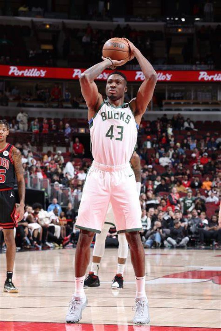 Charles Antetokounmpo Was a Soccer Player Meet Giannis Antetokounmpo