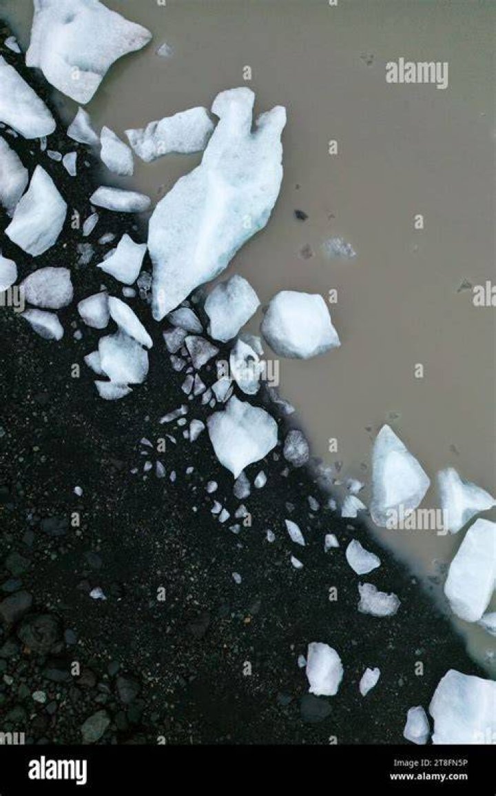 Chunks of ice forms along the shore of the Raritan Bay near the pier at Jersey Shore Beach and Boardwalk yesterday. Photo / AP