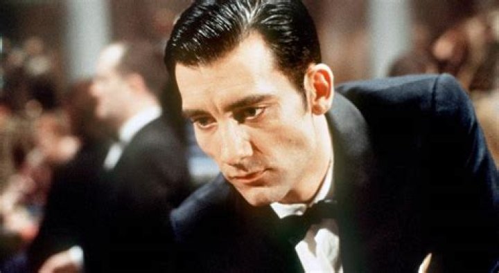 Clive Owen in a tuxedo in Croupier 1998
