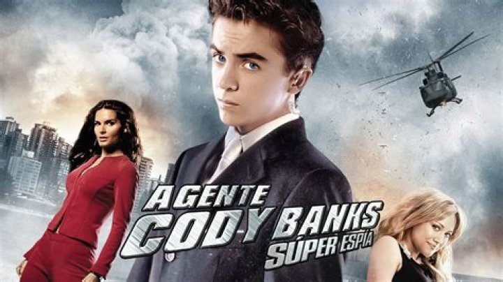 Cody Banks with his love interest in a secret facility